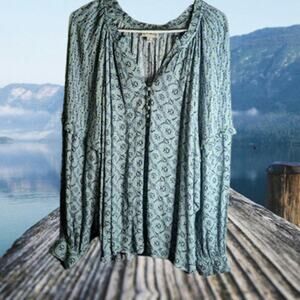 Wonderly 1XL long sleeve blue and green Rayon lightweight woman's blouse.